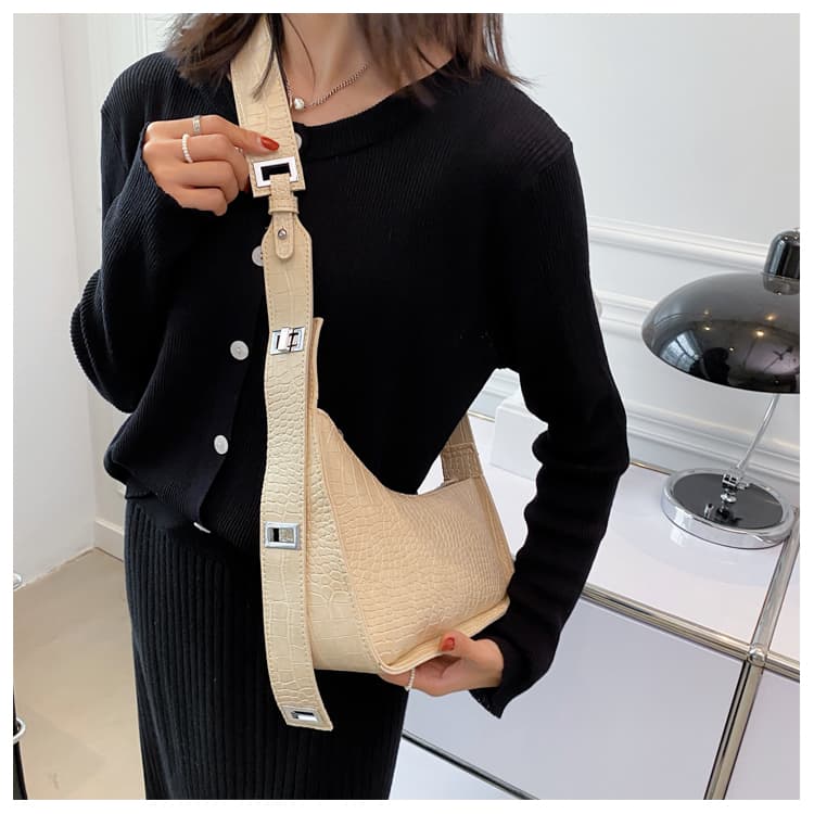 モード系ファッション クロコ調レザーショルダーバッグ