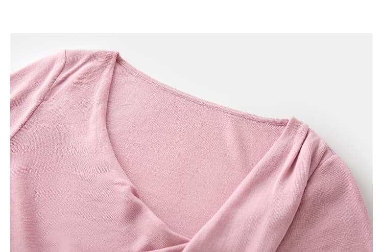 モード系 大人の色気と涼感をまとう｜ドレープネックTシャツ（ピンク／骨格ストレート向け）