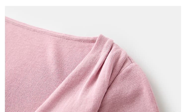 モード系 大人の色気と涼感をまとう｜ドレープネックTシャツ（ピンク／骨格ストレート向け）