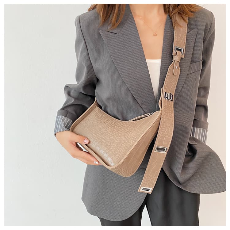 モード系ファッション クロコ調レザーショルダーバッグ