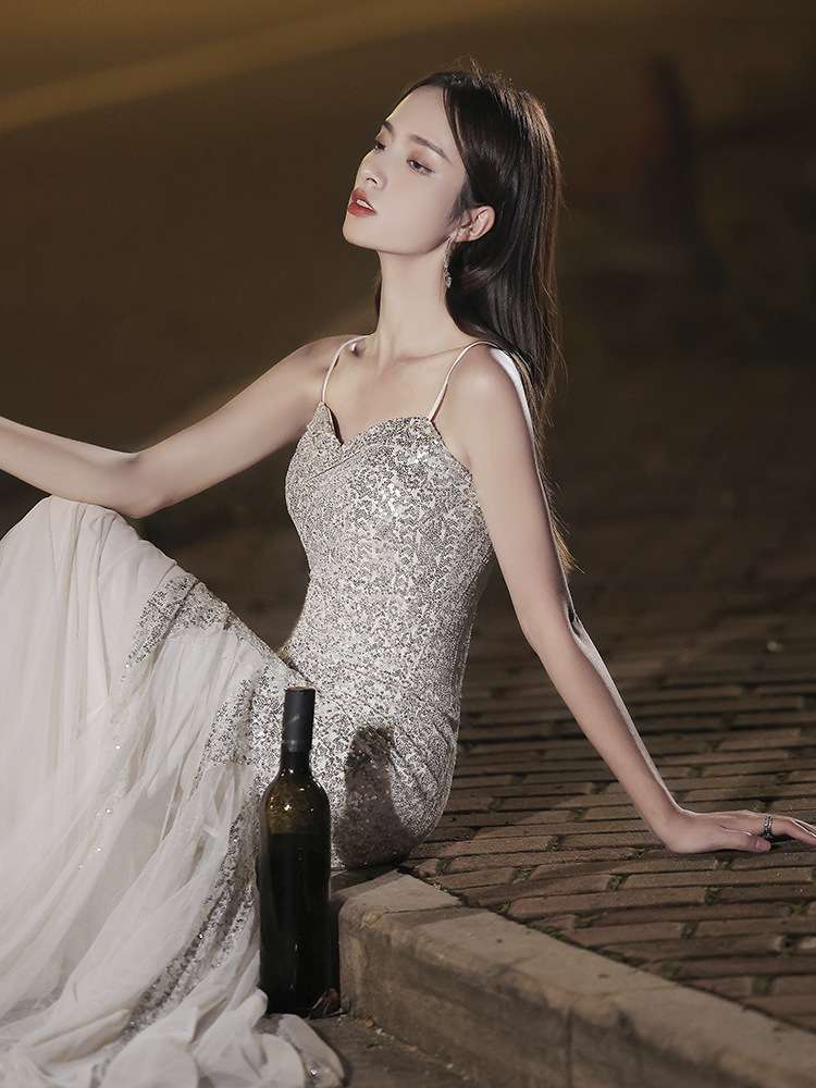 モード系ファッション きらめくマーメイドラインの夜会ドレス
