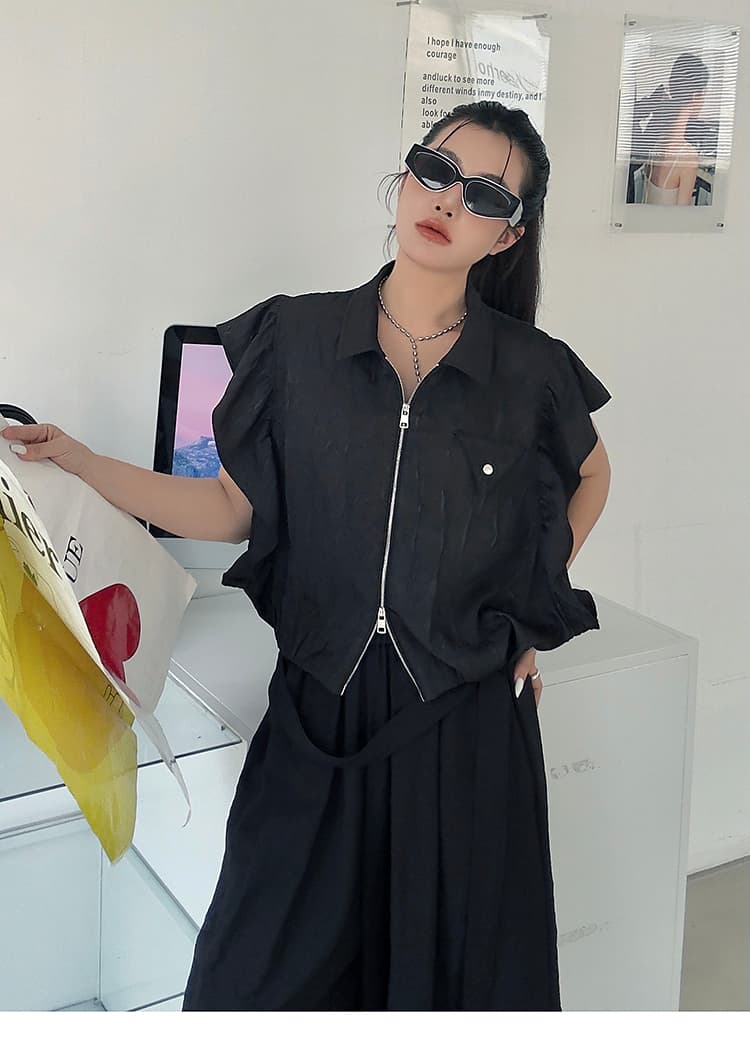 モード系 【モード感を引き立てるジップアップショートブラウス】フリル袖×軽量素材で夏の主役に