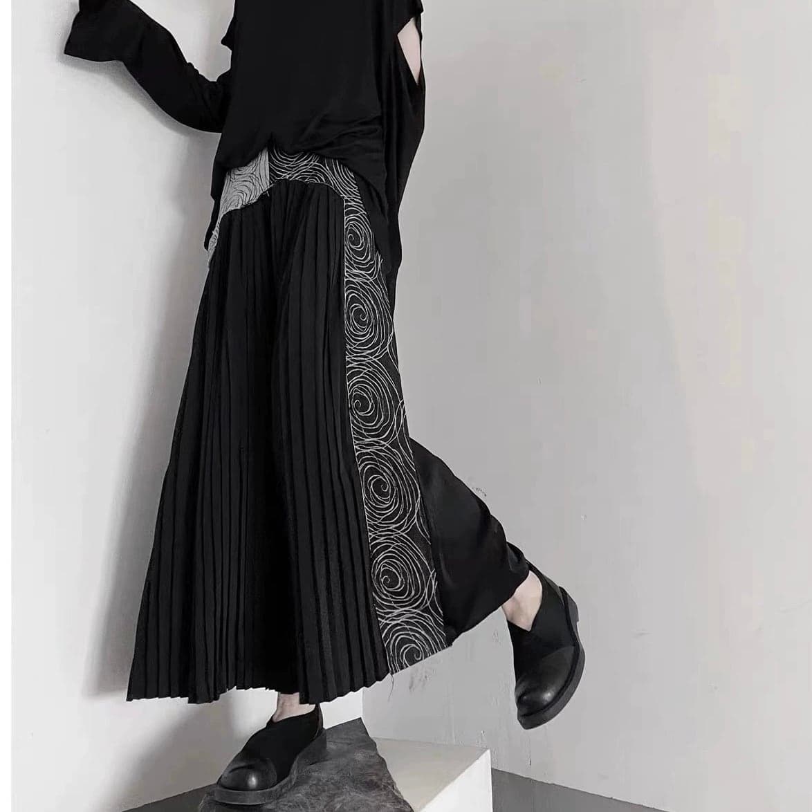 モード系ファッションアーティスティックプリーツパンツ - 動きに合わせて魅せる、エレガンスな一枚