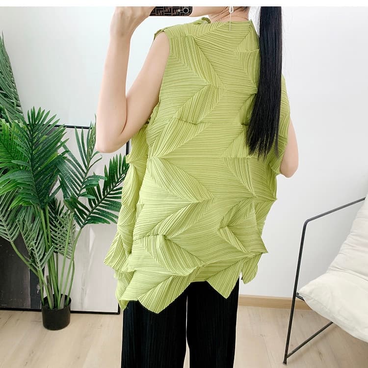 モード系ファッション立体プリーツデザインノースリーブトップス「個性を引き出すモードスタイル」