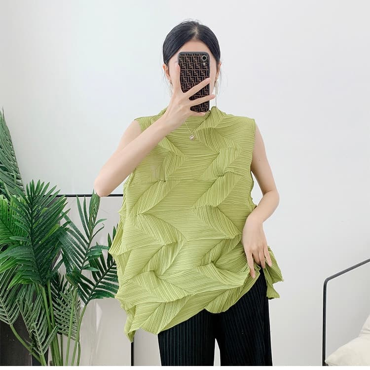 モード系ファッション立体プリーツデザインノースリーブトップス「個性を引き出すモードスタイル」