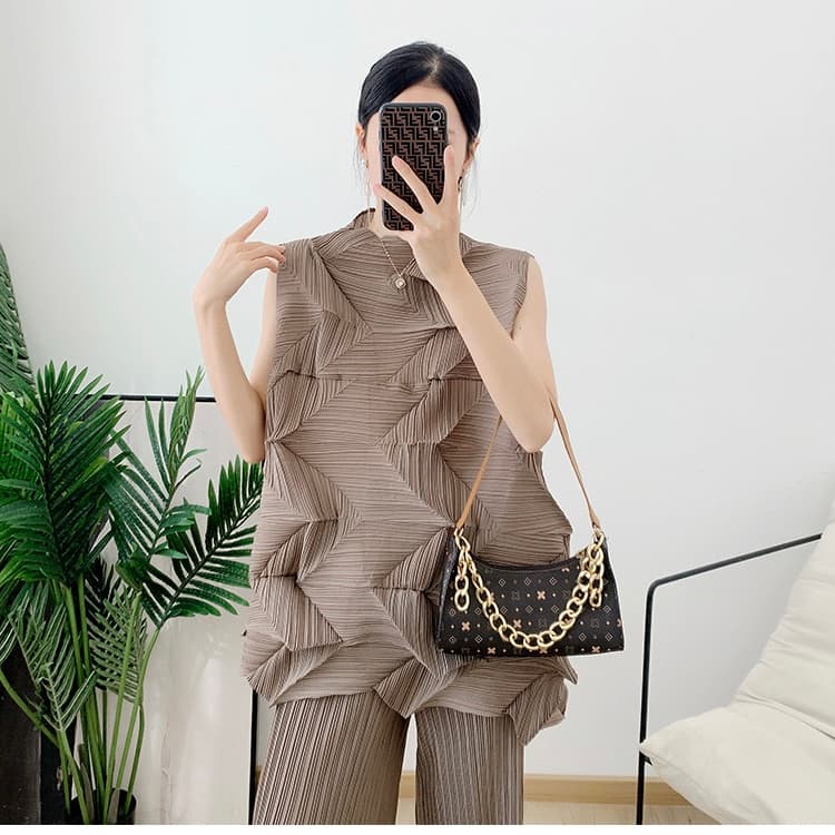 モード系ファッション立体プリーツデザインノースリーブトップス「個性を引き出すモードスタイル」