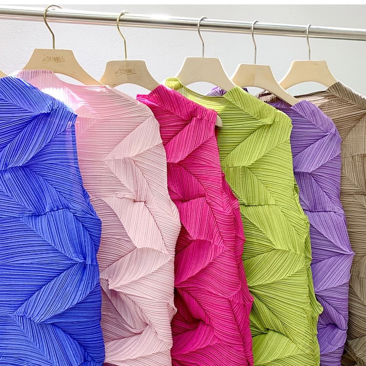 モード系ファッション立体プリーツデザインノースリーブトップス「個性を引き出すモードスタイル」