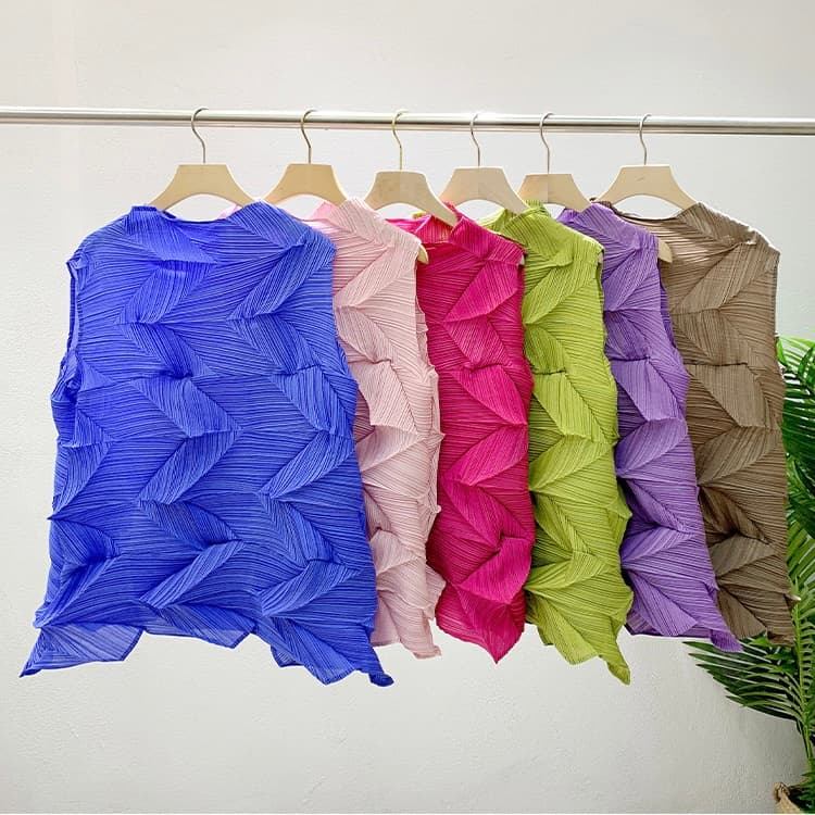 モード系ファッション立体プリーツデザインノースリーブトップス「個性を引き出すモードスタイル」