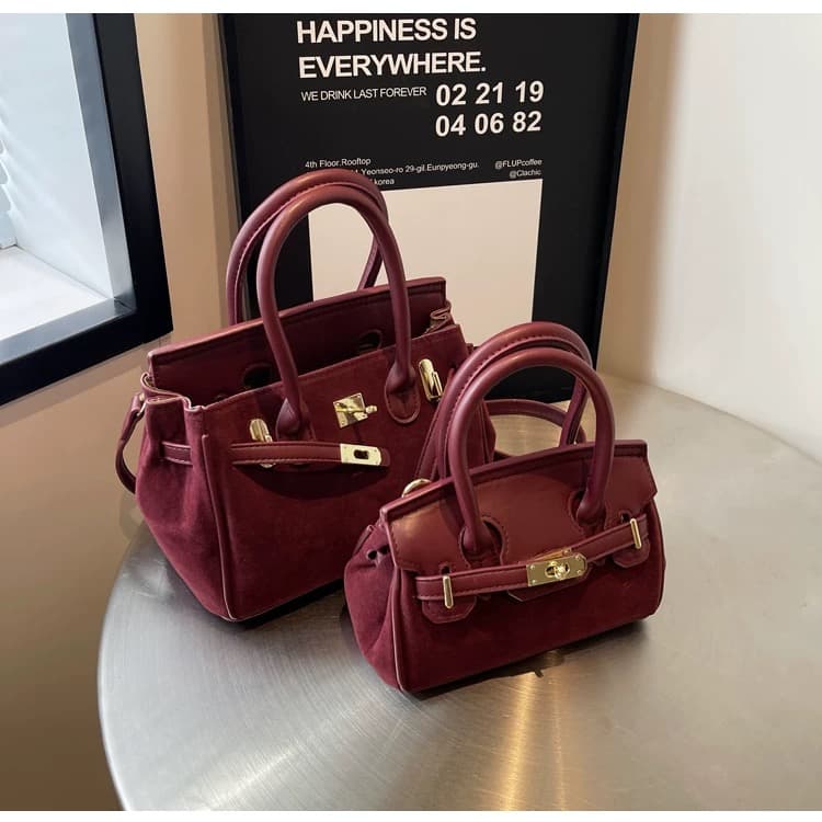 モード系ファッション上品なデザイン＆高機能！2サイズ展開の通勤バッグ