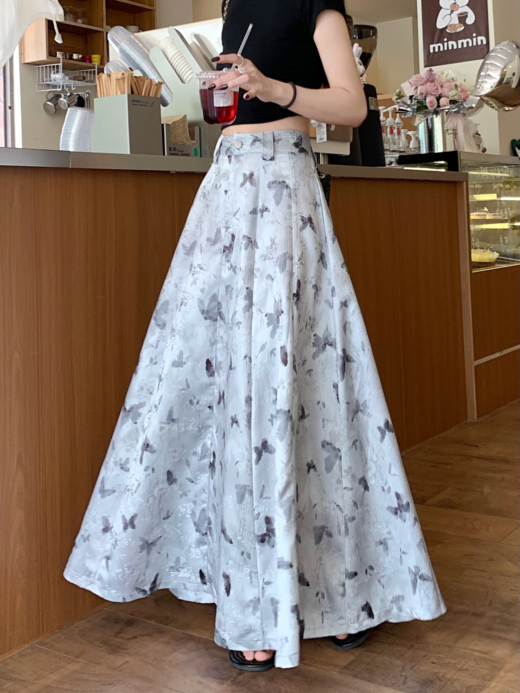 モード系ファッションモノトーンバタフライプリント マキシフレアスカート