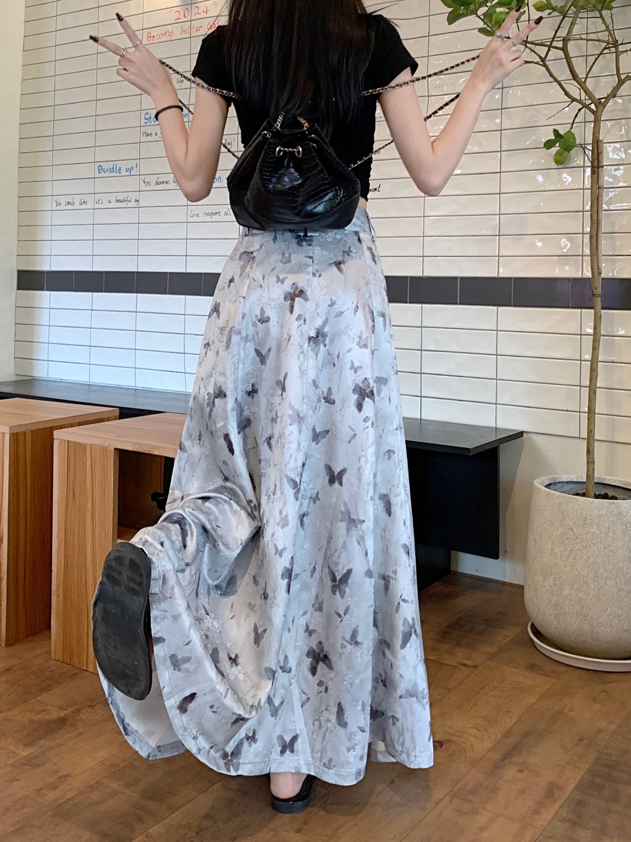 モード系ファッションモノトーンバタフライプリント マキシフレアスカート