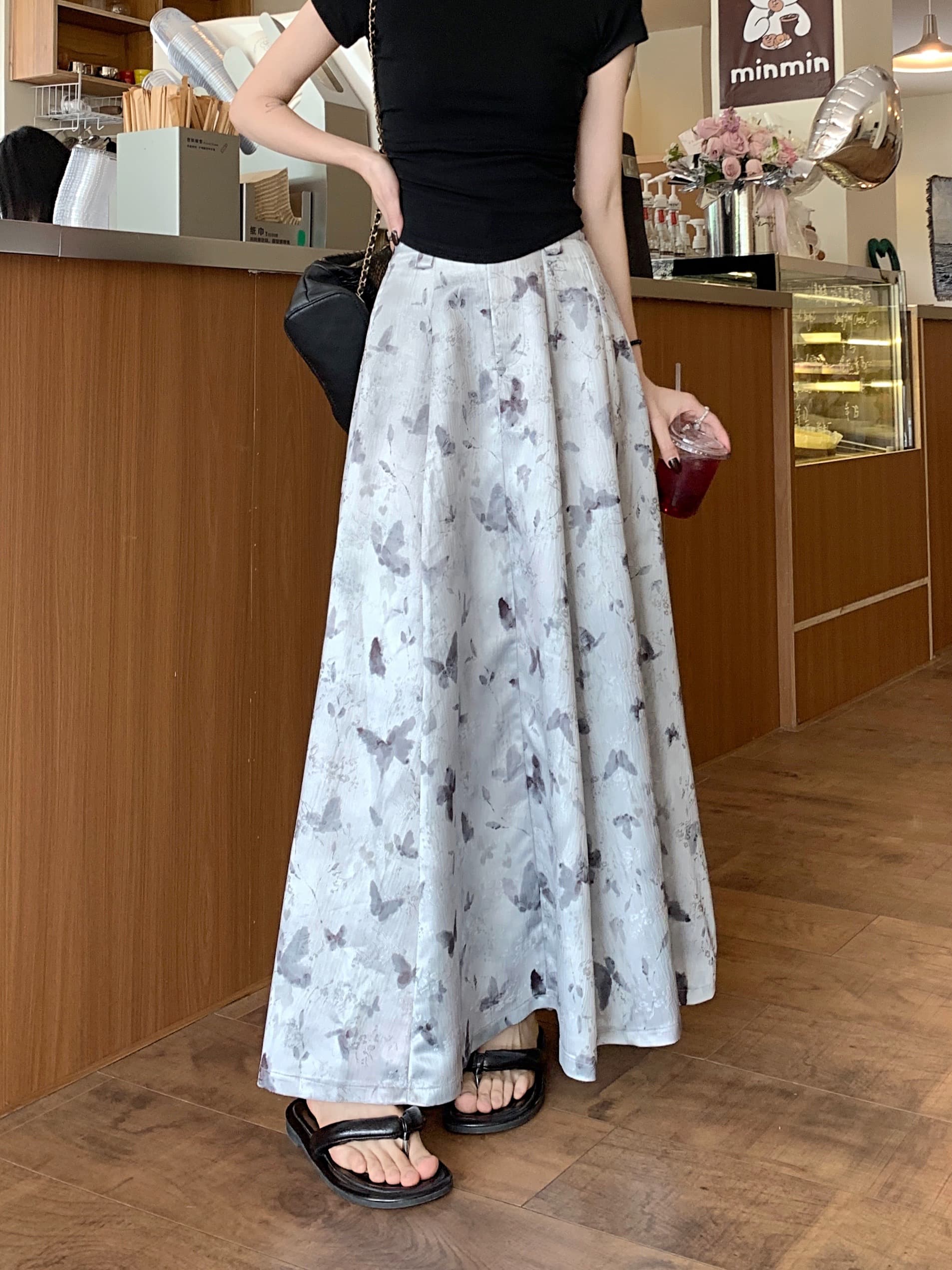 モード系ファッションモノトーンバタフライプリント マキシフレアスカート