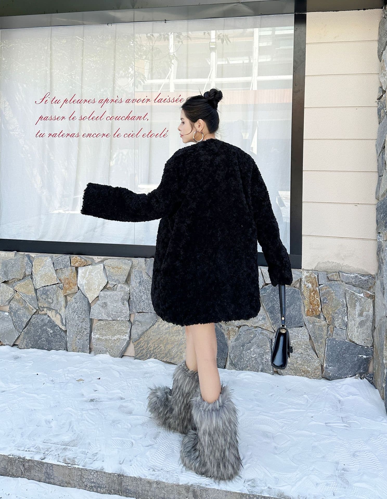 モード系ファッションふわふわボリューム感たっぷりのショート丈フェイクファーコート