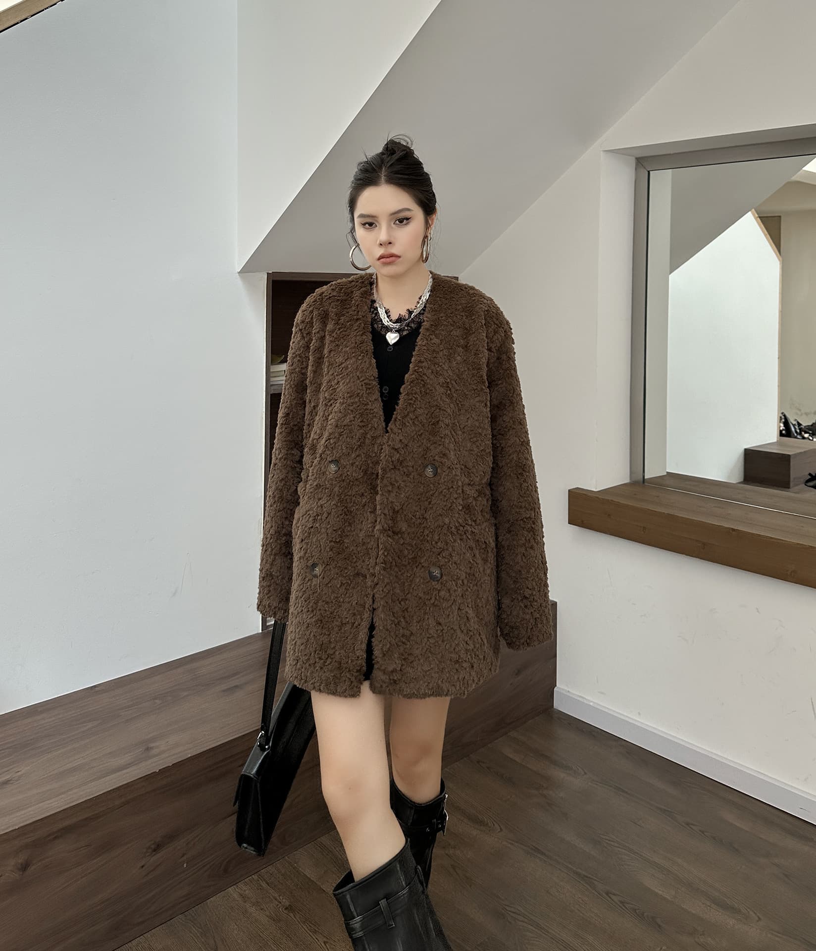 モード系ファッションふわふわボリューム感たっぷりのショート丈フェイクファーコート