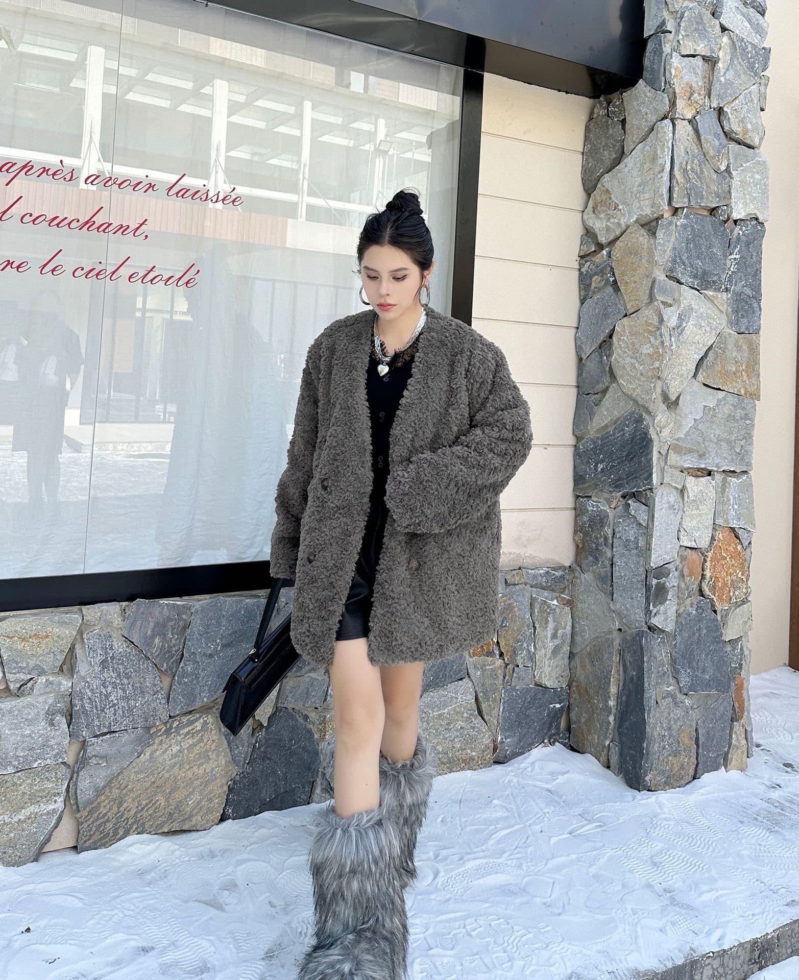 モード系ファッションふわふわボリューム感たっぷりのショート丈フェイクファーコート