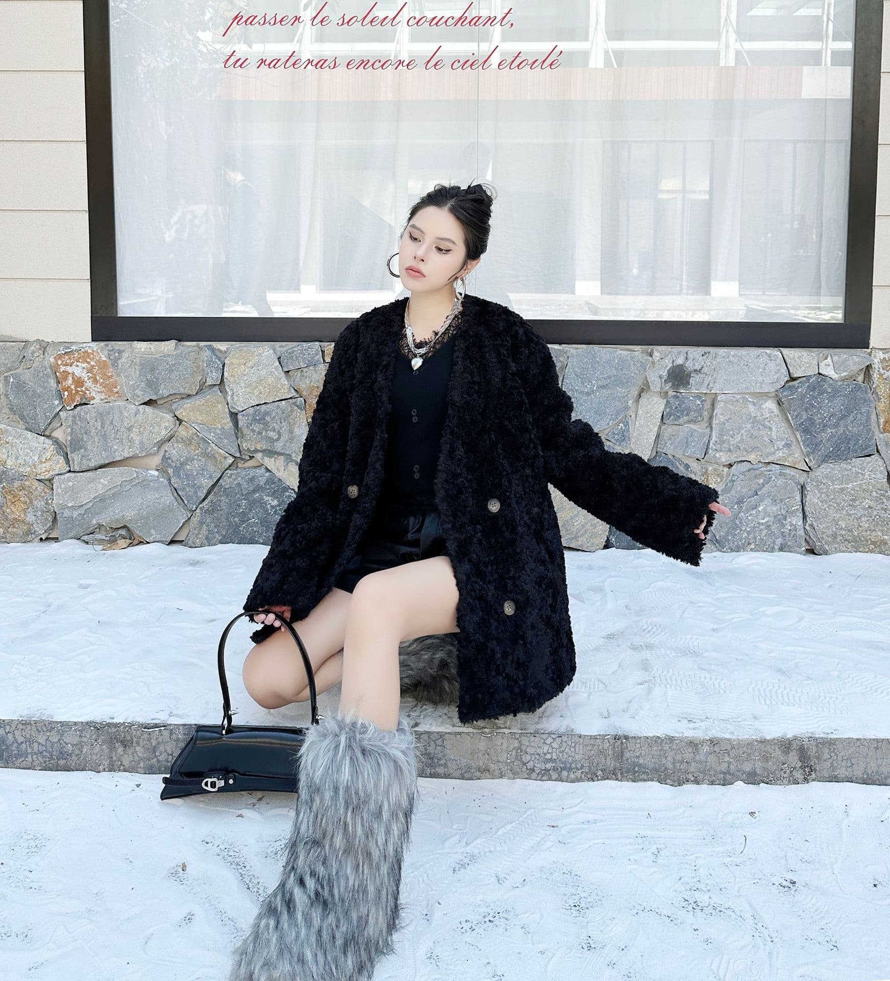 モード系ファッションふわふわボリューム感たっぷりのショート丈フェイクファーコート