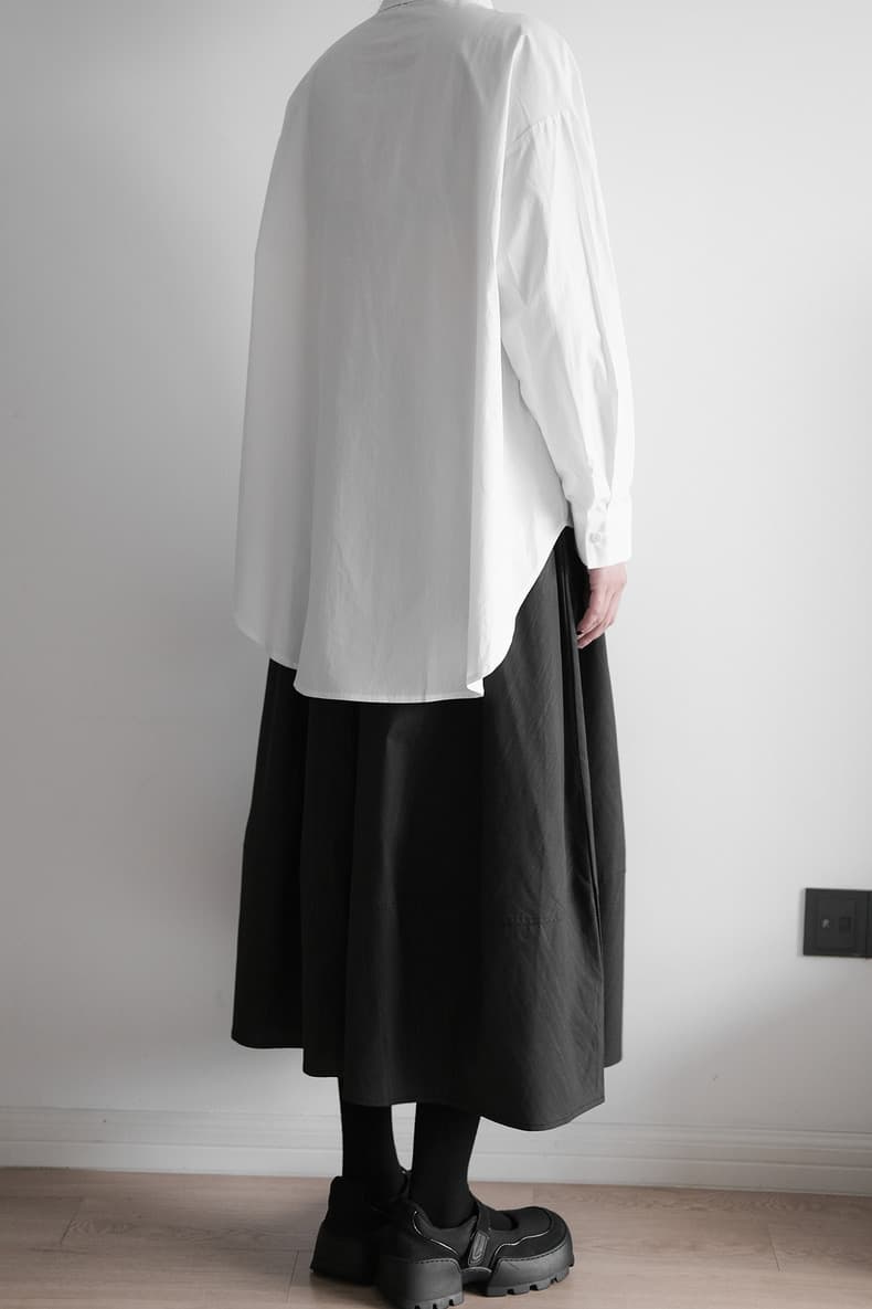 モード系ファッション【ユニセックス対応】アシンメトリースリット入りワイドシャツ（長袖／ホワイト|ブラック）