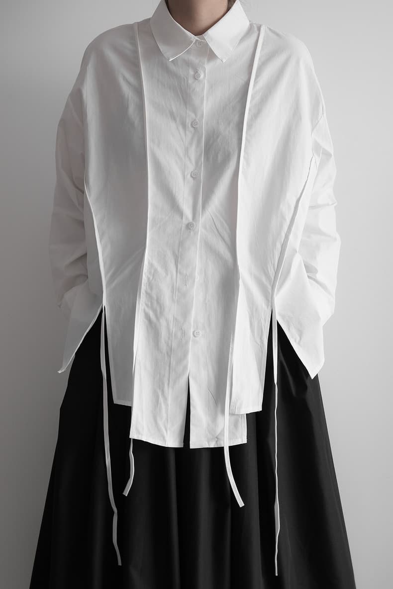 モード系ファッション【ユニセックス対応】アシンメトリースリット入りワイドシャツ（長袖／ホワイト|ブラック）