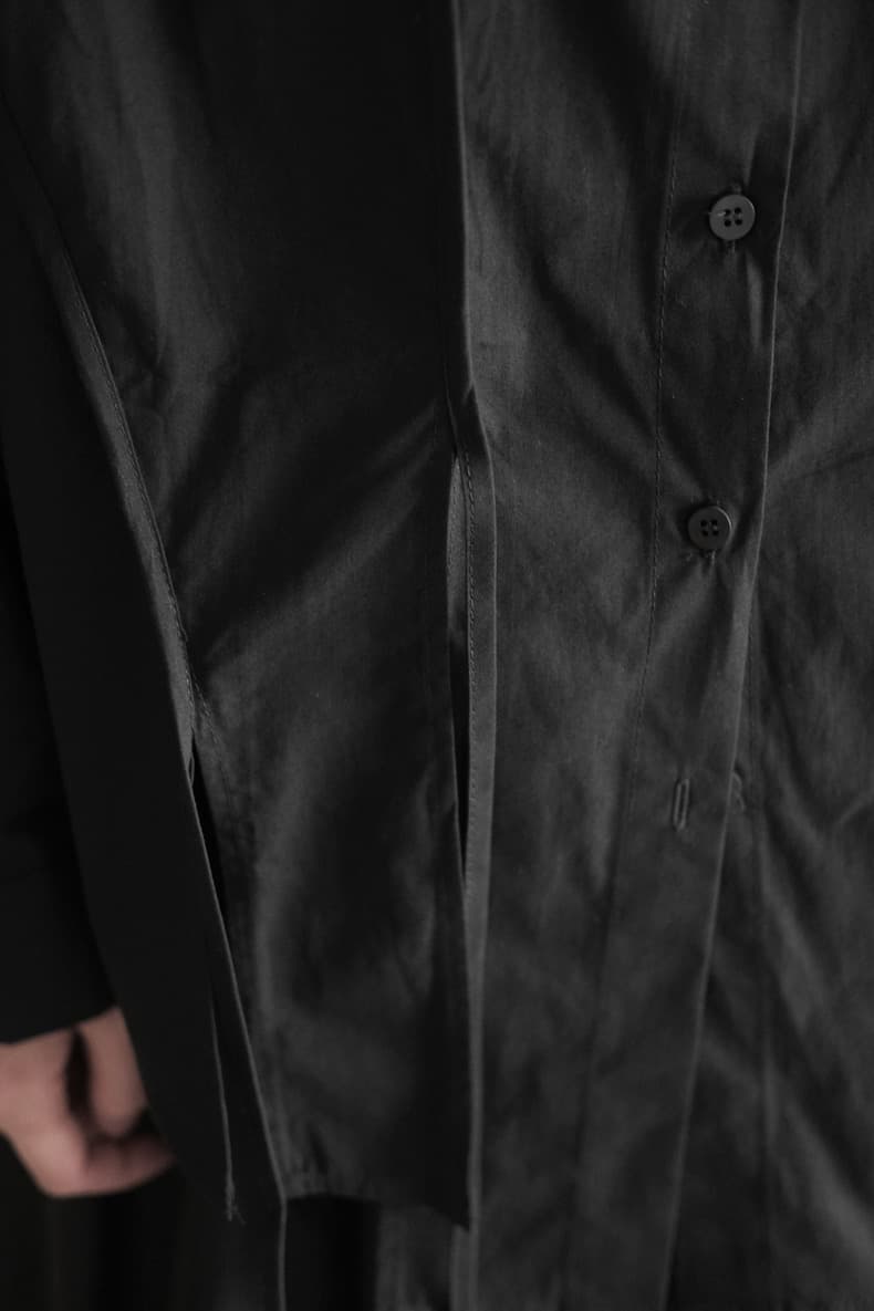 モード系ファッション【ユニセックス対応】アシンメトリースリット入りワイドシャツ（長袖／ホワイト|ブラック）