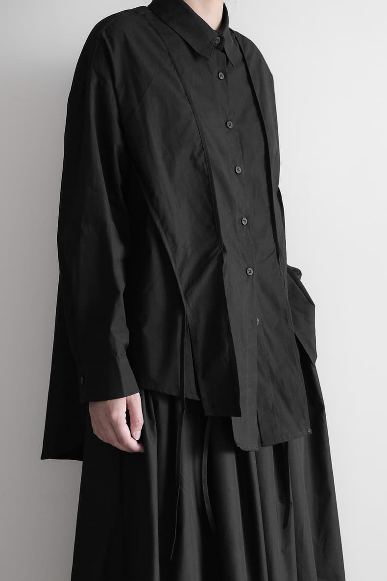 モード系ファッション【ユニセックス対応】アシンメトリースリット入りワイドシャツ（長袖／ホワイト|ブラック）