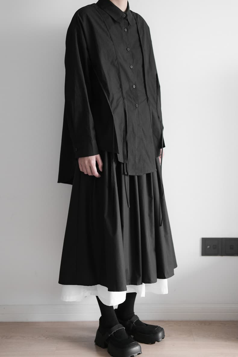 モード系ファッション【ユニセックス対応】アシンメトリースリット入りワイドシャツ（長袖／ホワイト|ブラック）