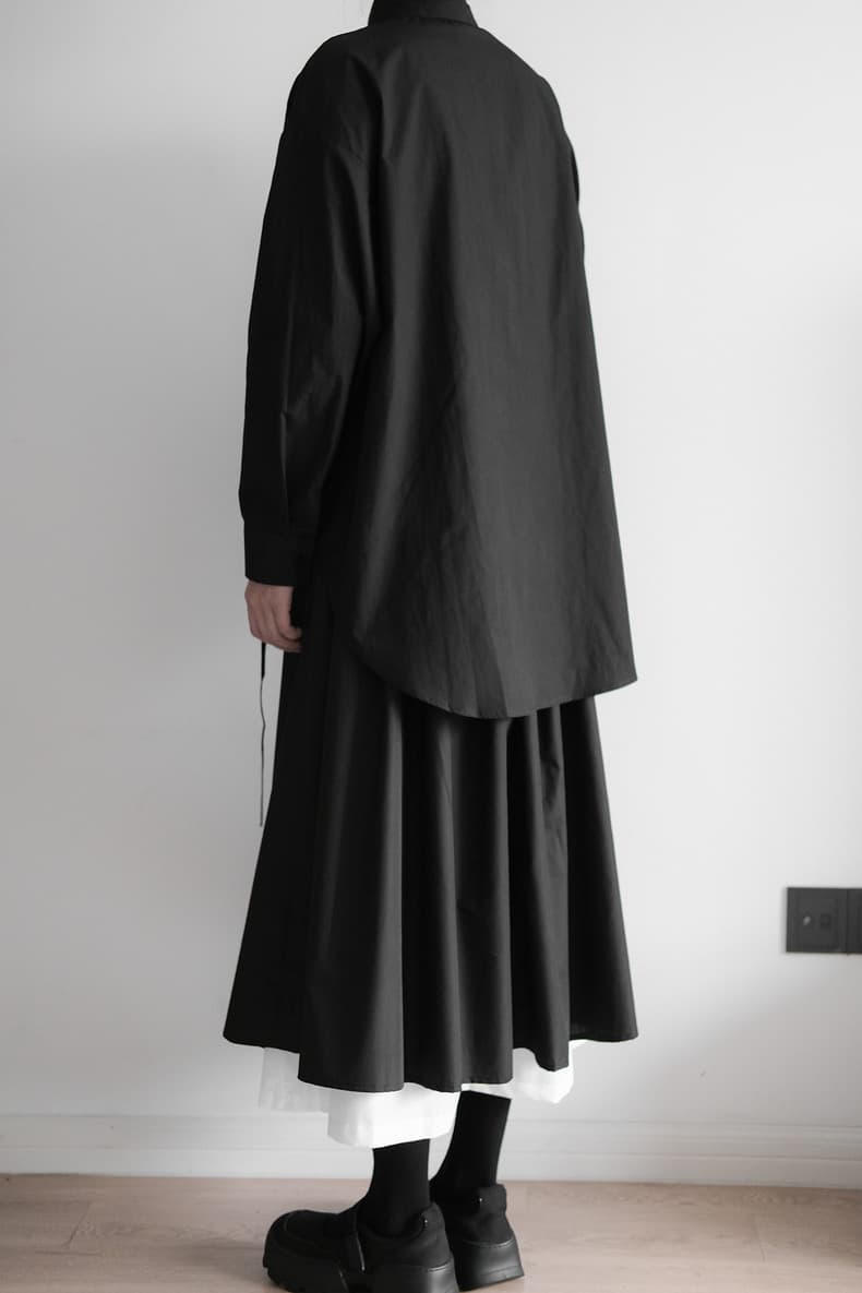 モード系ファッション【ユニセックス対応】アシンメトリースリット入りワイドシャツ（長袖／ホワイト|ブラック）