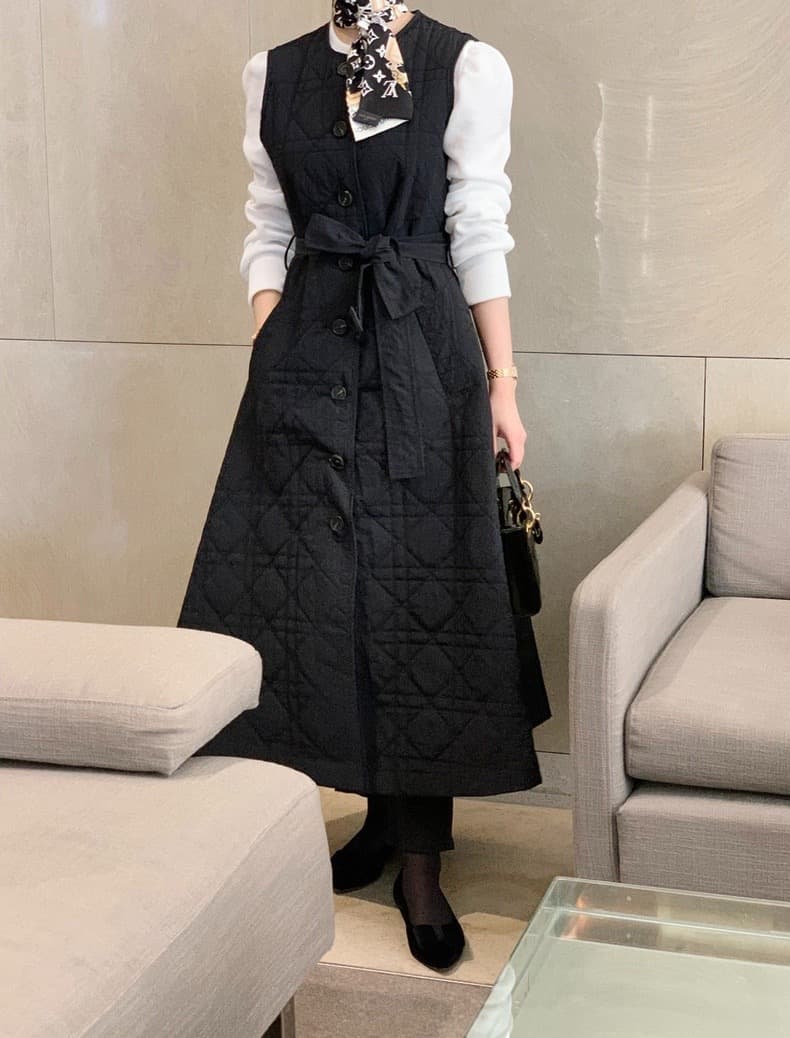 モード系ファッション 【ロング丈Aラインベスト＋ショート丈アウター（別売り）】  秋冬の重ね着に映える、上品キルティングレイヤードアイテム