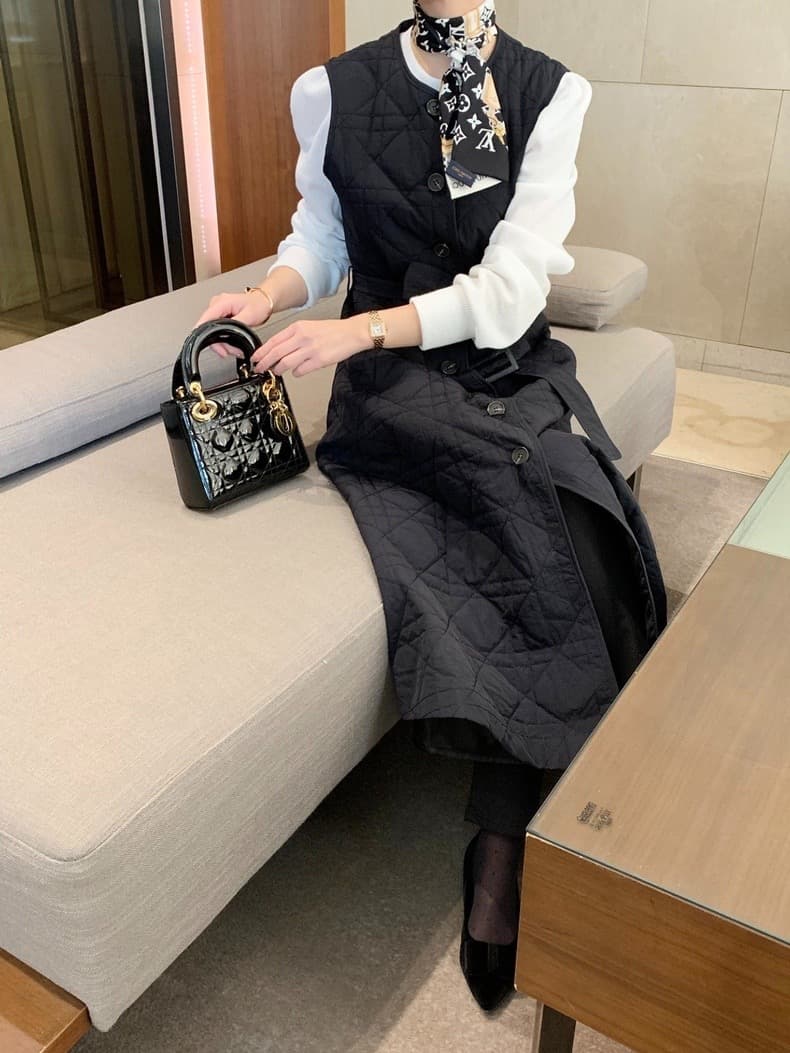 モード系ファッション 【ロング丈Aラインベスト＋ショート丈アウター（別売り）】  秋冬の重ね着に映える、上品キルティングレイヤードアイテム