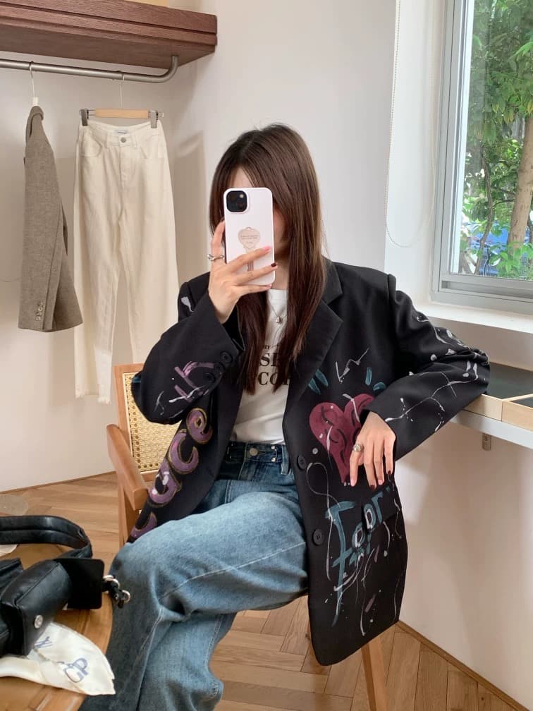 モード系 ユニセックスオーバーサイズジャケット – 【S〜L対応】モード系グラフィックオーバーサイズジャケット – ブラックアートで魅せる一枚
