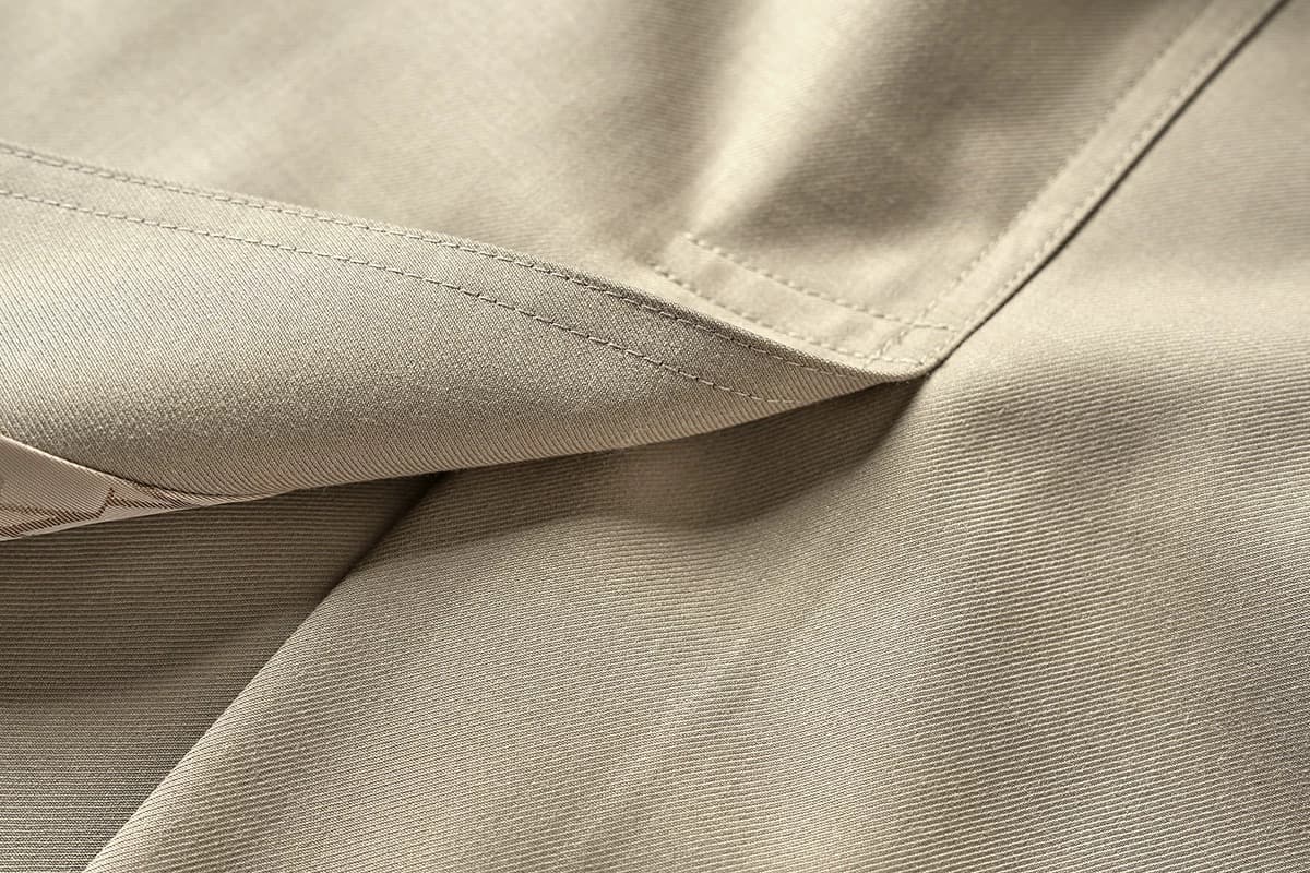 モード系ファッション 高級感漂うトレンチコート｜ロング丈｜ウエストベルト付き｜大人の洗練スタイル