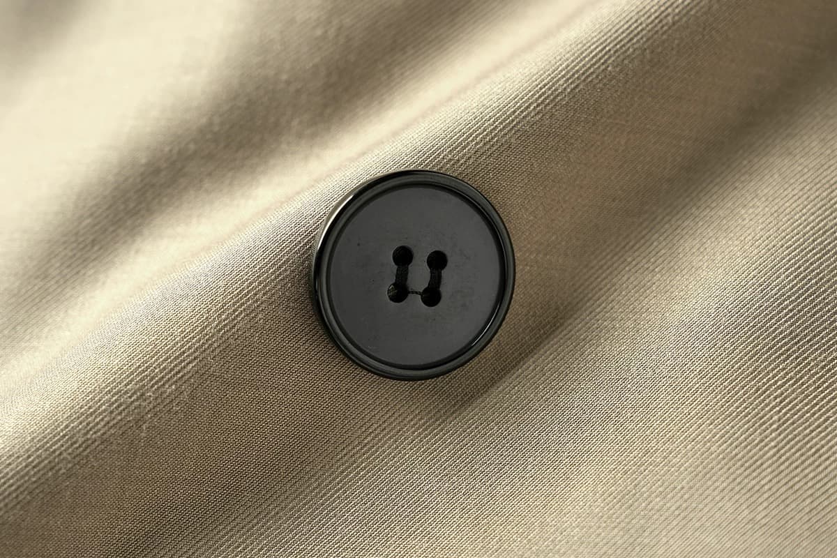 モード系ファッション 高級感漂うトレンチコート｜ロング丈｜ウエストベルト付き｜大人の洗練スタイル