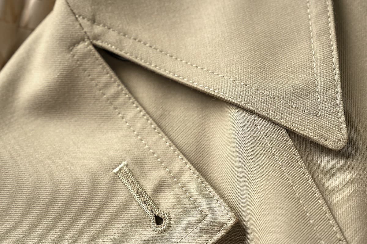 モード系ファッション 高級感漂うトレンチコート｜ロング丈｜ウエストベルト付き｜大人の洗練スタイル