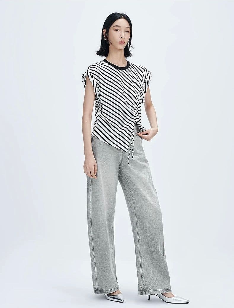 モード系ファッション アシンメトリーストライプトップス｜骨格ストレートも似合うデザイン