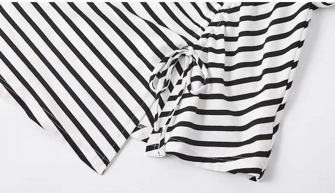 モード系ファッション アシンメトリーストライプトップス｜骨格ストレートも似合うデザイン