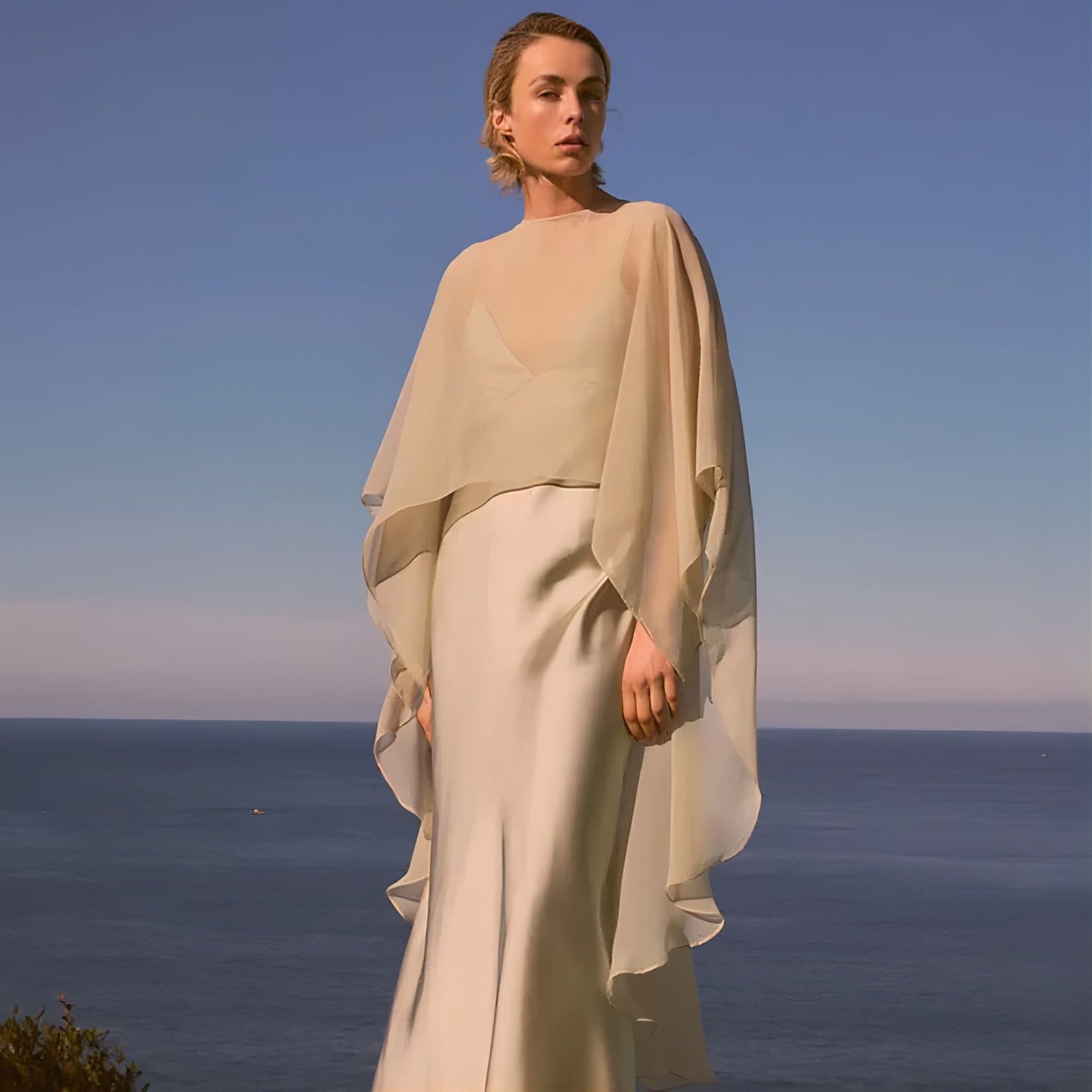 モード系ファッション 夏に映えるシアートップス｜軽やかドレープ×アシンメトリーデザインでモードな抜け感を演出