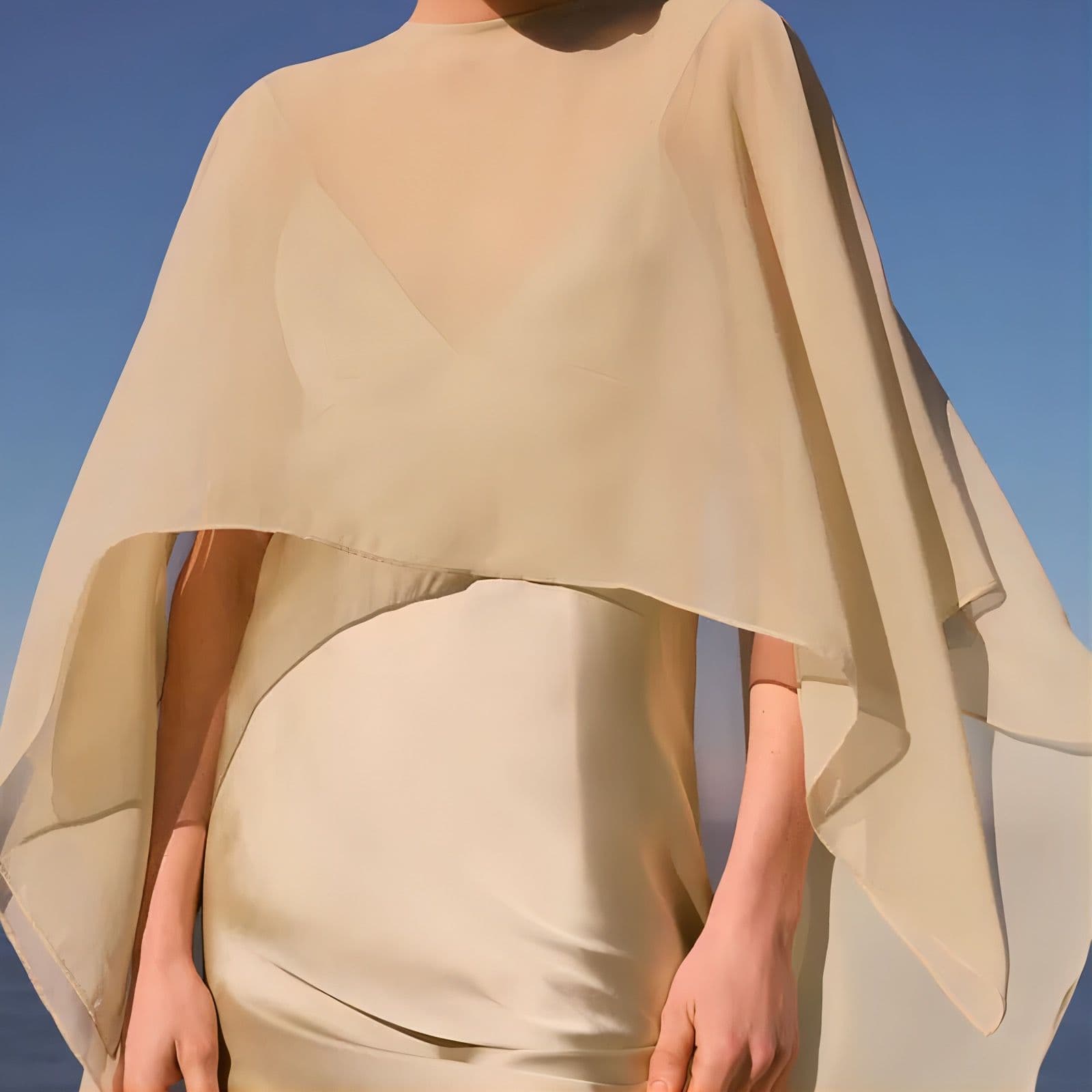 モード系ファッション 夏に映えるシアートップス｜軽やかドレープ×アシンメトリーデザインでモードな抜け感を演出