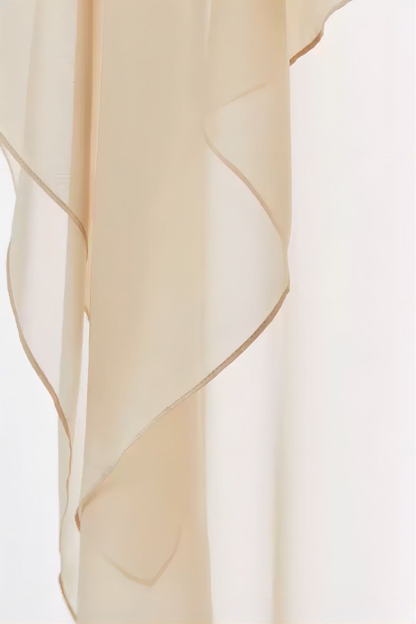 モード系ファッション 夏に映えるシアートップス｜軽やかドレープ×アシンメトリーデザインでモードな抜け感を演出