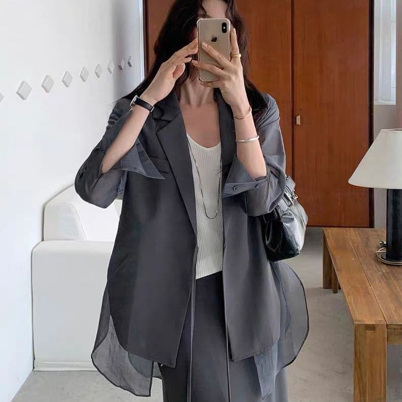 モード系 体型カバーも叶える、涼感アシンメトリーブラウス｜レイヤード風デザイン×フレアスリーブで夏映え確定