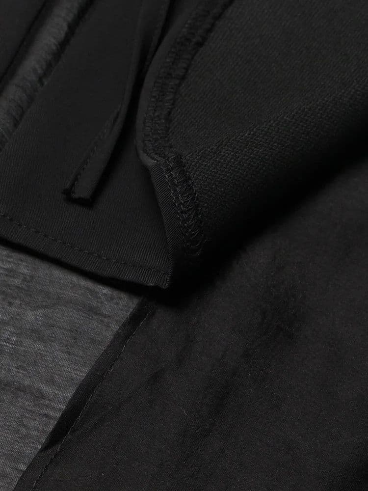 モード系 体型カバーも叶える、涼感アシンメトリーブラウス｜レイヤード風デザイン×フレアスリーブで夏映え確定