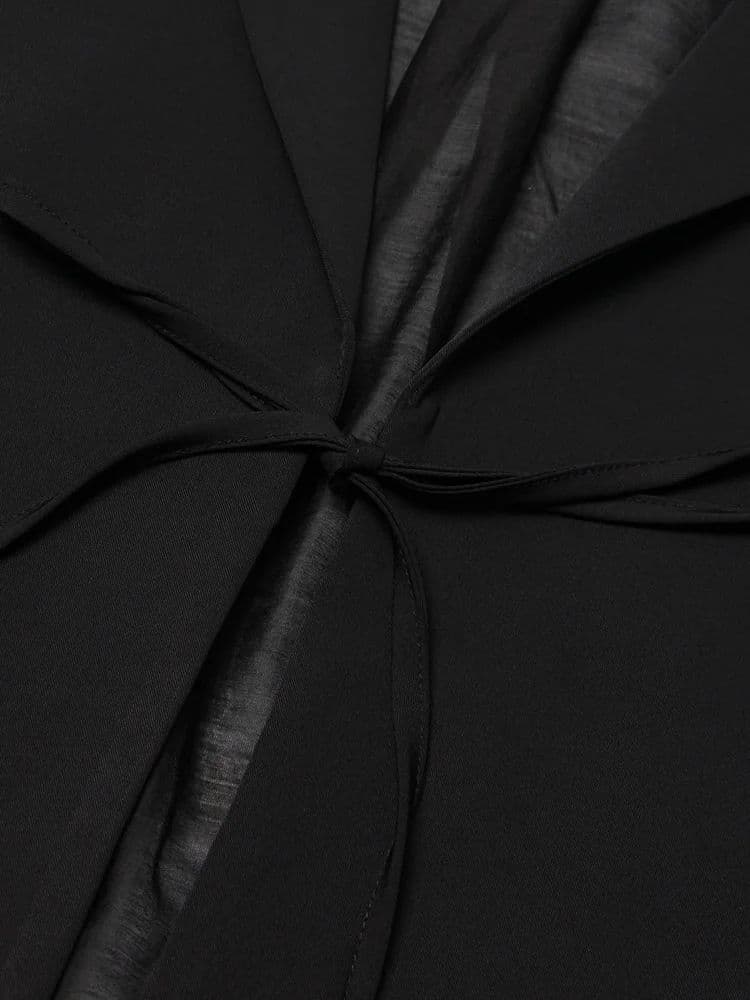 モード系 体型カバーも叶える、涼感アシンメトリーブラウス｜レイヤード風デザイン×フレアスリーブで夏映え確定