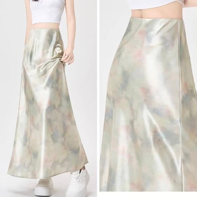 モード系 体型カバーも映えも叶える｜骨格ストレート向け水彩グラデーションスカート