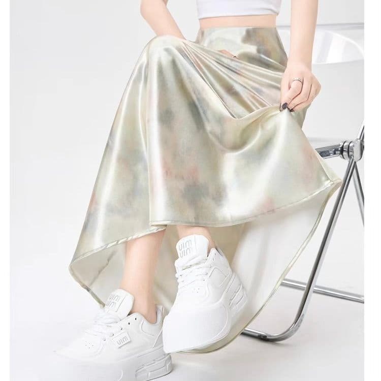 モード系 体型カバーも映えも叶える｜骨格ストレート向け水彩グラデーションスカート