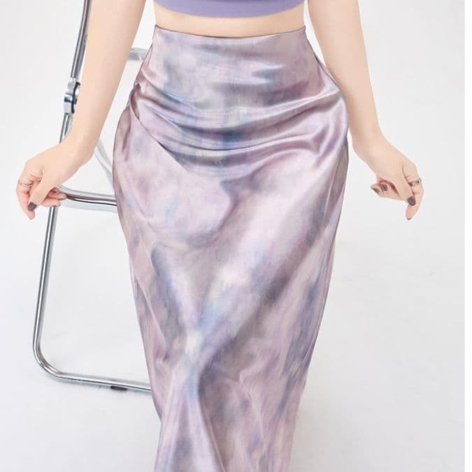 モード系 体型カバーも映えも叶える｜骨格ストレート向け水彩グラデーションスカート