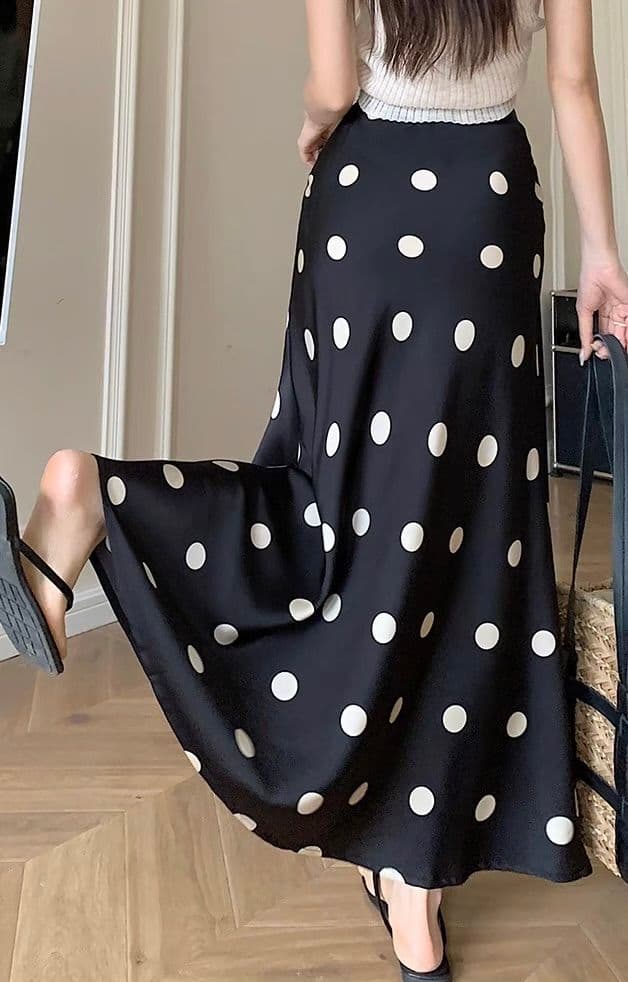 モード系 体型悩みをカバーして映える｜骨格ストレートもすっきり見えするドット柄マーメイドスカート