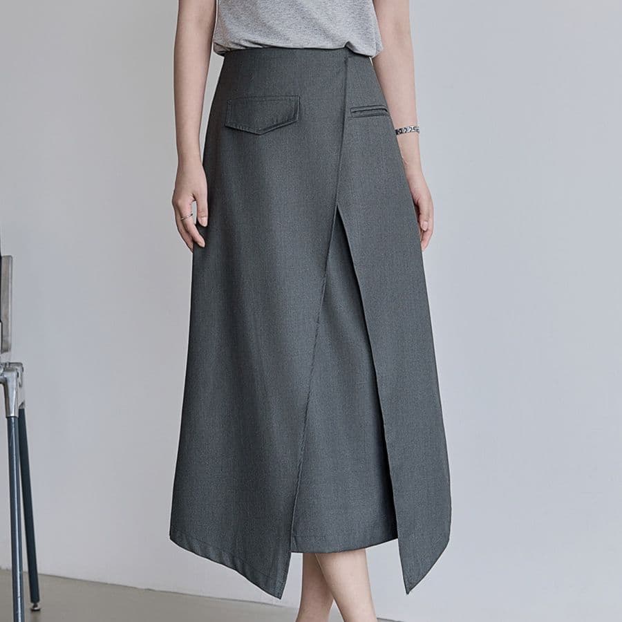 モード系 タック風フロントデザインで縦ライン強調｜骨格ストレートに映えるミディスカート【高見えグレーカラー】