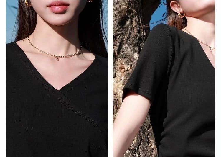 モード系 大人のためのVネックリブトップス｜体型悩みをカバーしながら品よく着られる1枚【骨格ストレート向け】