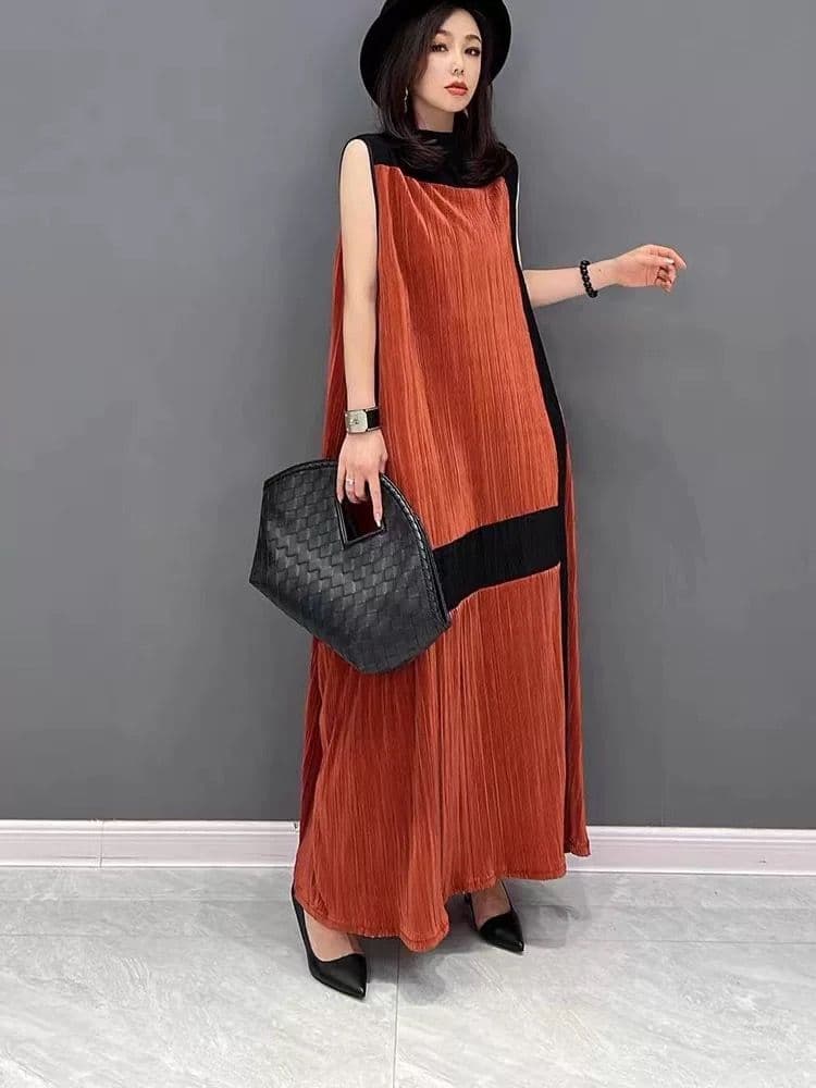 モード系ファッション バイカラープリーツロングワンピース｜美シルエットと存在感で魅せる主役アイテム
