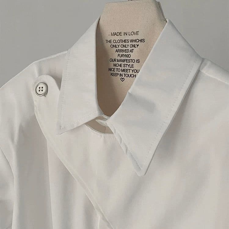モード系ファッション 【ユニセックス対応】襟ボタン付きアシメデザインシャツ｜1枚で洒落るミニマルモード