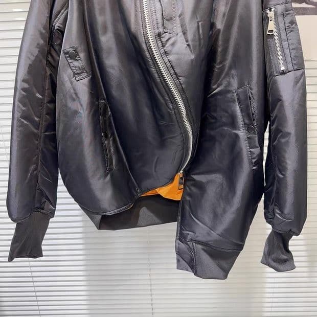 モード系ファッション 【Sサイズ限定】光沢ブラック×ヴィヴィッド裏地 MA-1風ボンバージャケット