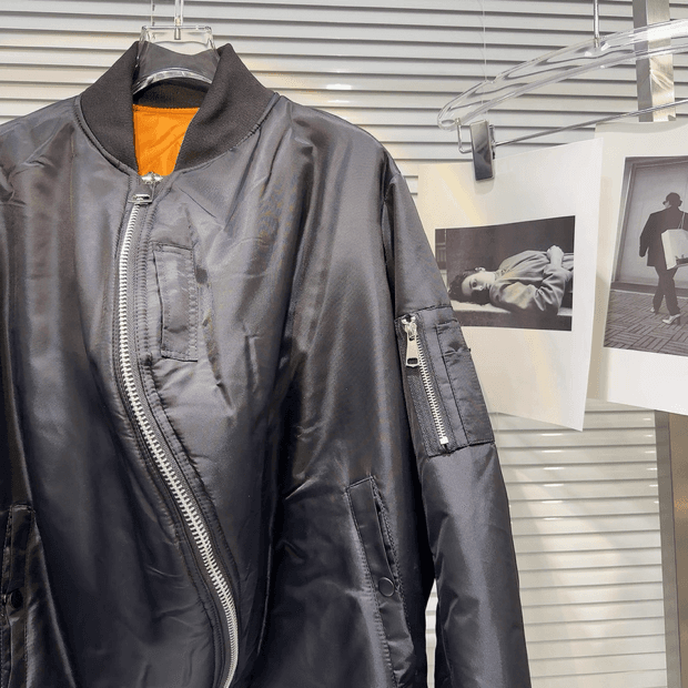 モード系ファッション 【Sサイズ限定】光沢ブラック×ヴィヴィッド裏地 MA-1風ボンバージャケット